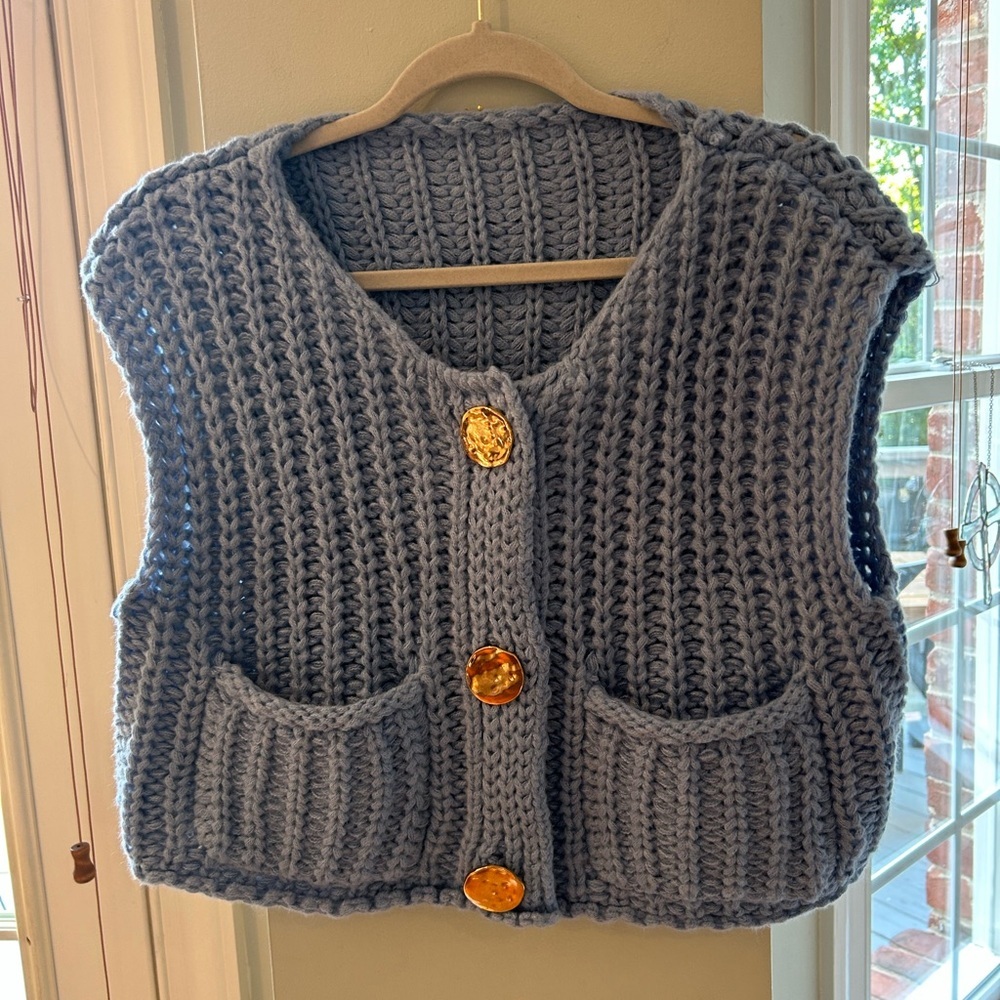 Cropped cute blue knit sweater gold accent buttons Small excellent condition